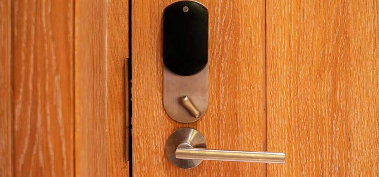 Automatic Locking Door Knob Avenal
